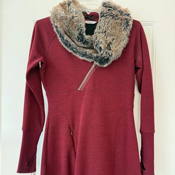 SUPER COMFY & CLASSY Athleta Dress with Removable Faux Fur Trim, Size SP - Picture 1 of 5